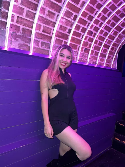 does this outfit make me look like a slut or does it look hot?