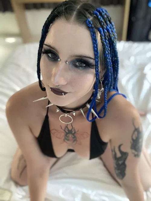 Lead me with your leash, show me who's in charge