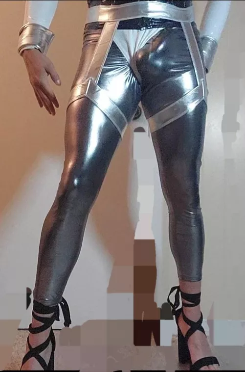 Okay so maybe a lil buldge in my leggings