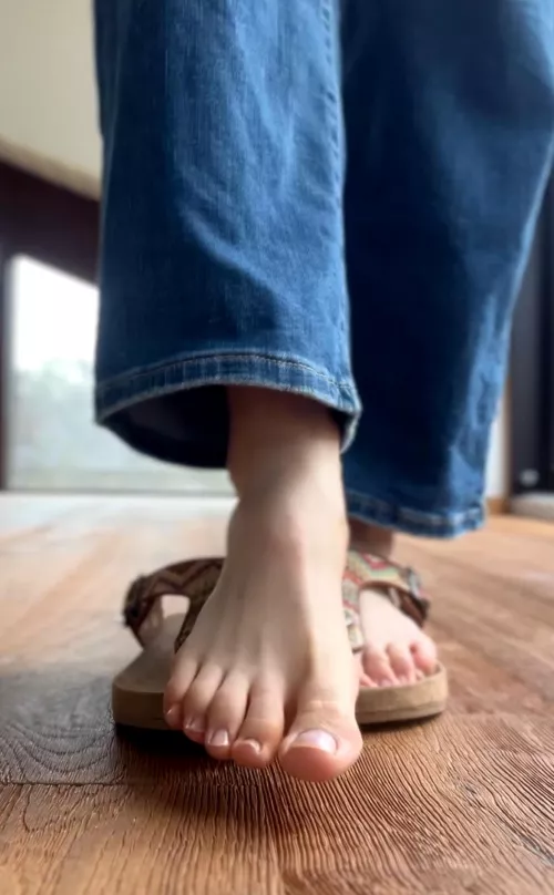 Sniff them, I know you like the smell, you little foot loser!😈👑