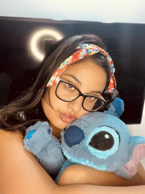 Teenager does hot things with her stuffed animal 🧸