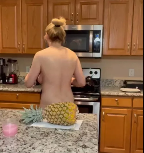 Very bad pineapple that always gets in the way, whether itβs on pizza, in fruit salads, or just sitting on the counter. ππππ