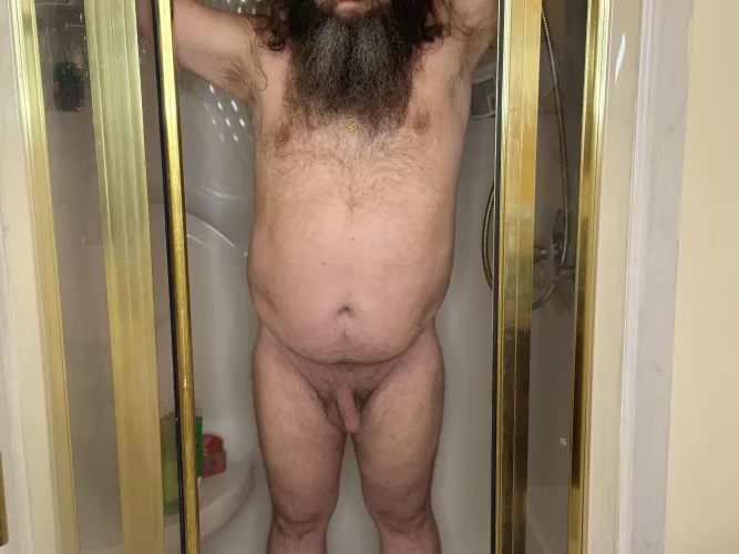 [44] gotta wash all this beard… anyone wanna help?