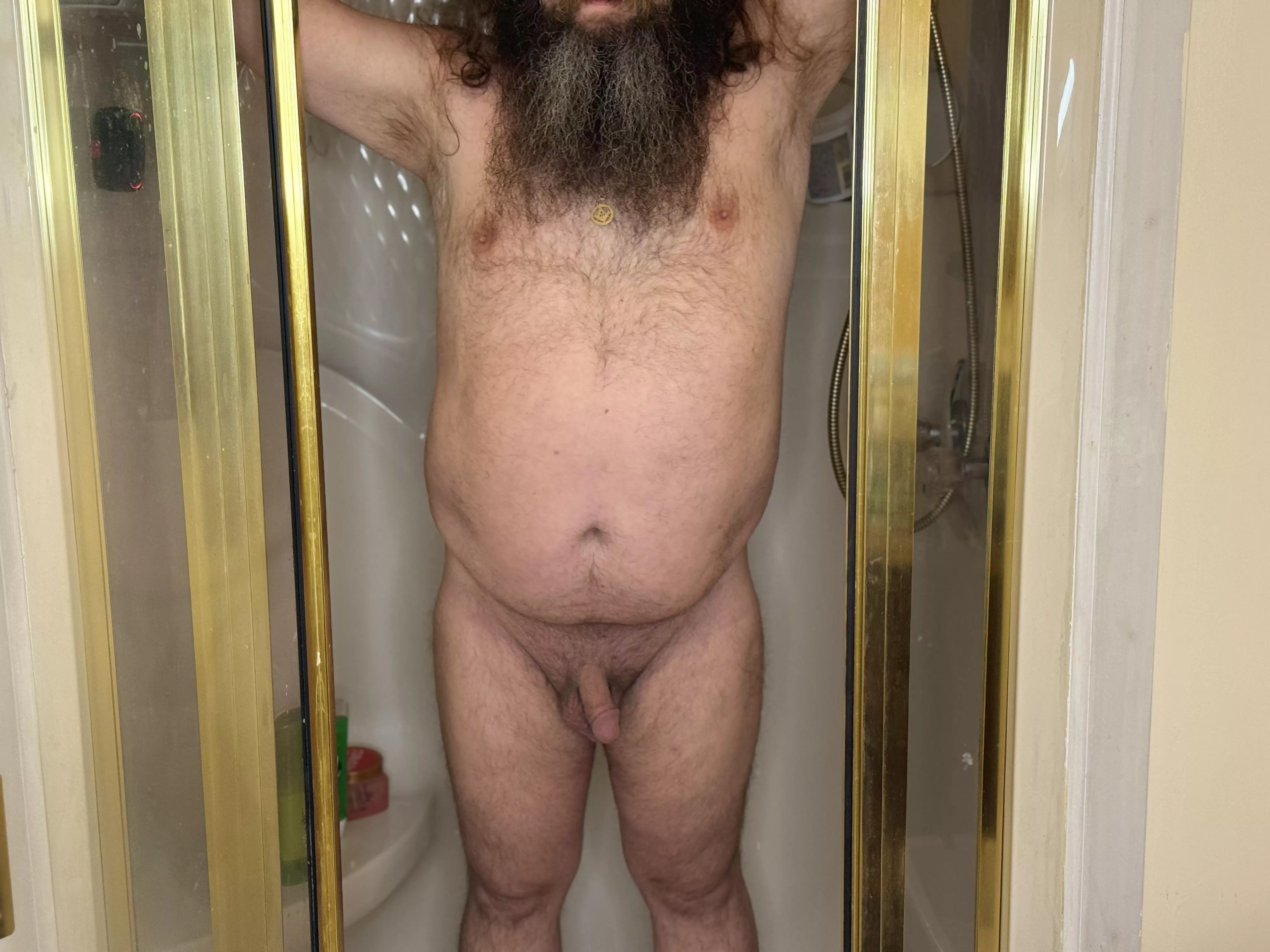 [44] gotta wash all this beard… anyone wanna help?