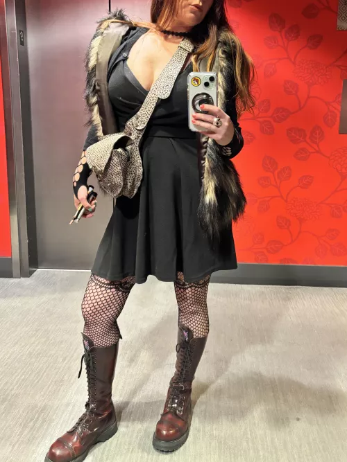 Boots and fishnets make me feel SO sexy. 