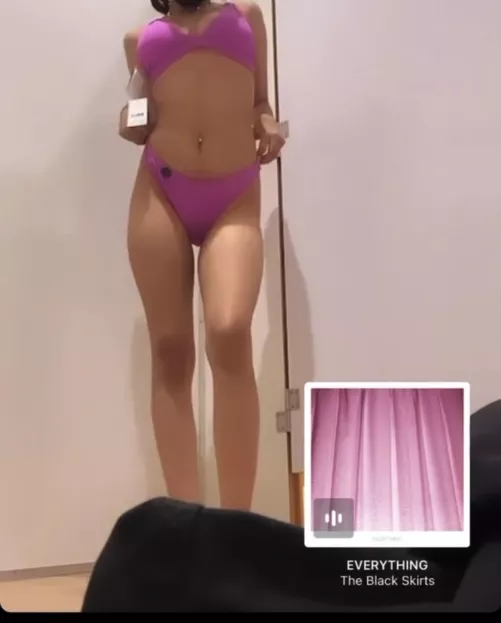 does pink suit me daddy 😏 spoiler alert if you open up my pussy it’ll be super pink 😍