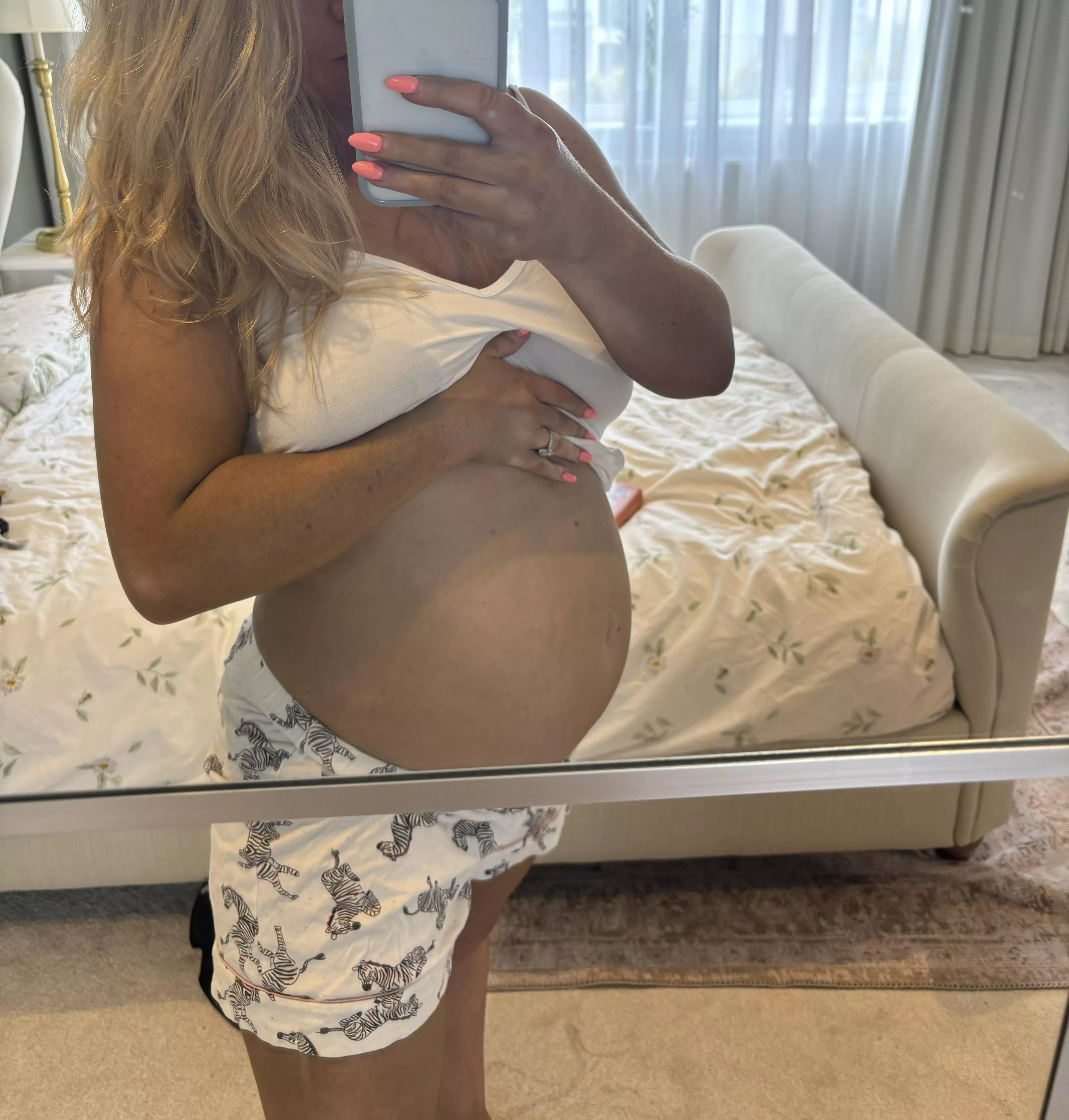 Good morning ☀️ this pregnant mama just woken up!