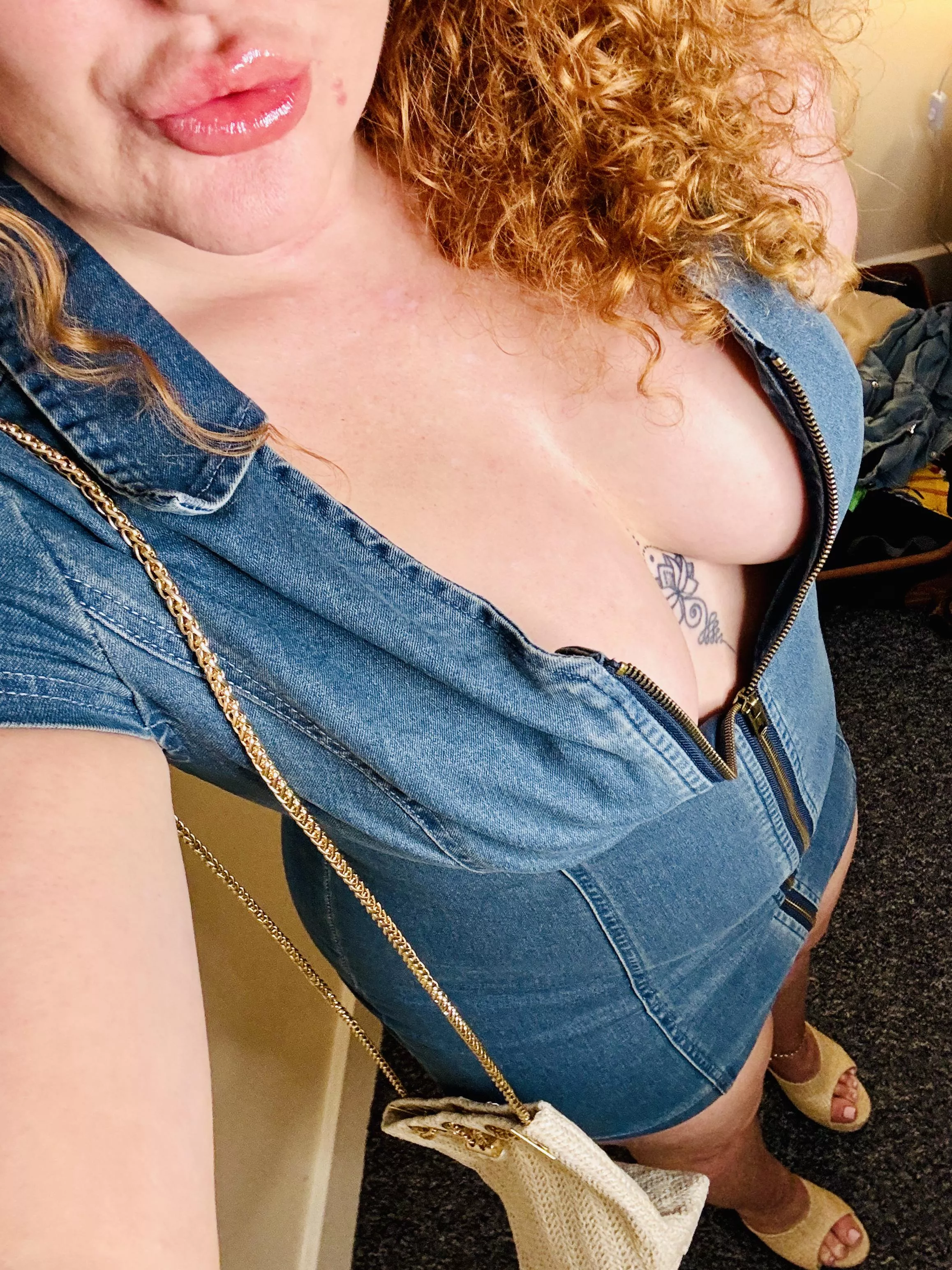 I felt like my tits look pretty good as a secretary, what do you think?