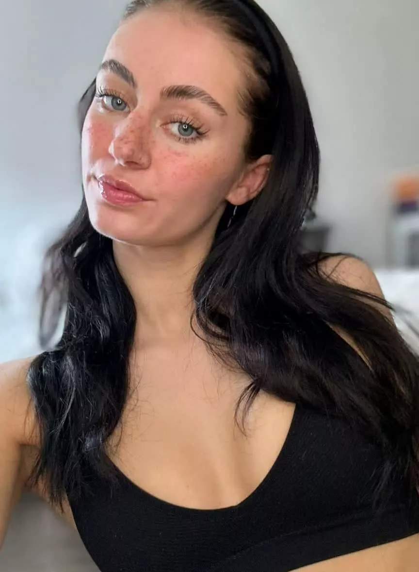 I only wear cute tops :)