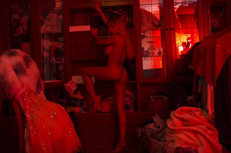 This boring scary quest room, I decided to make it a lot more fun and kinky