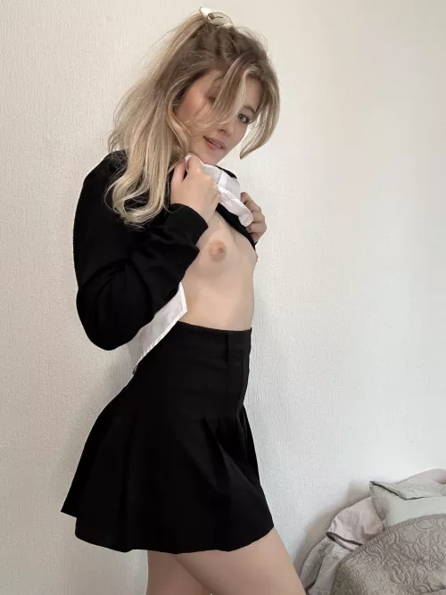 What do you call a college student who offers to ride your dick on a first date