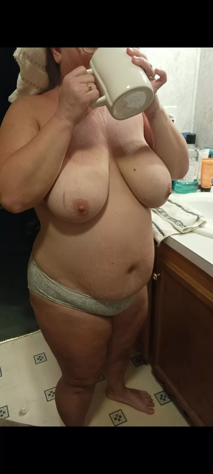 Chubby girl and her coffee