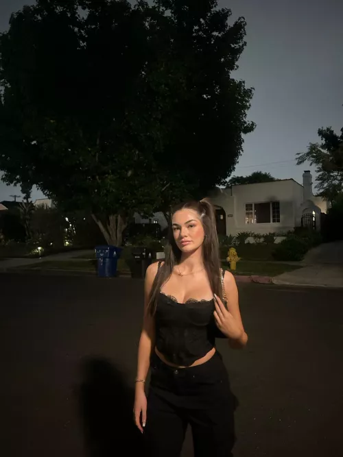 I think I should wear crop tops more often. Agree?