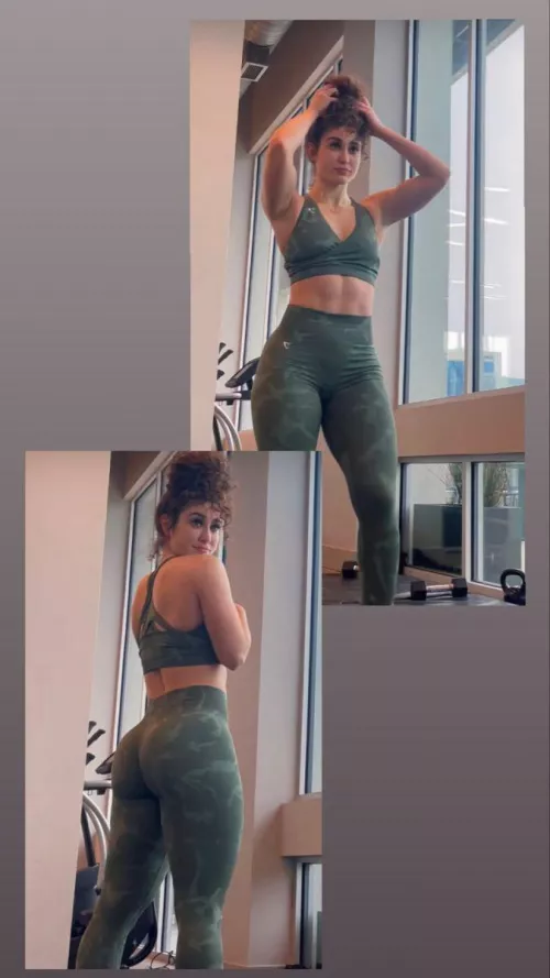 Love Leana Deeb and her perfect ass