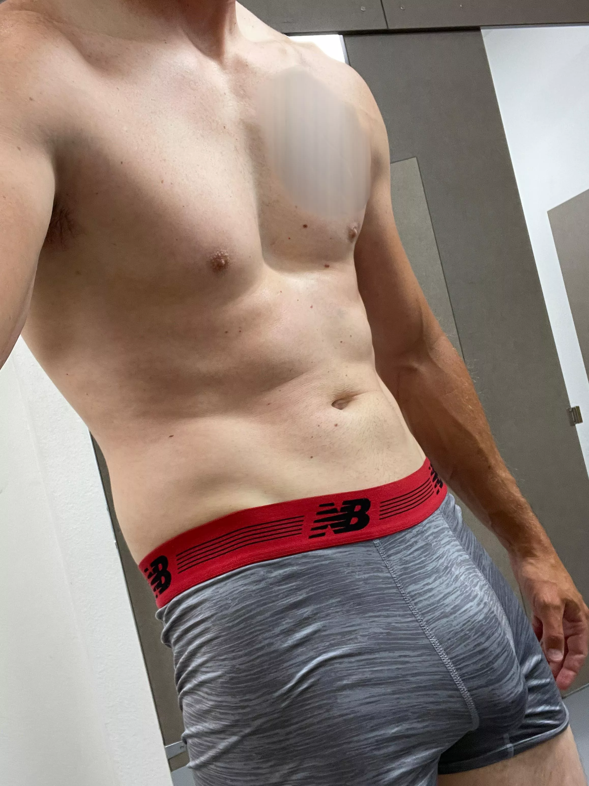 Sweaty gym bulge (37)