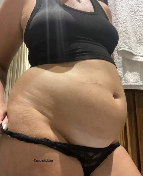 Who wants to finger my belly button? 👈