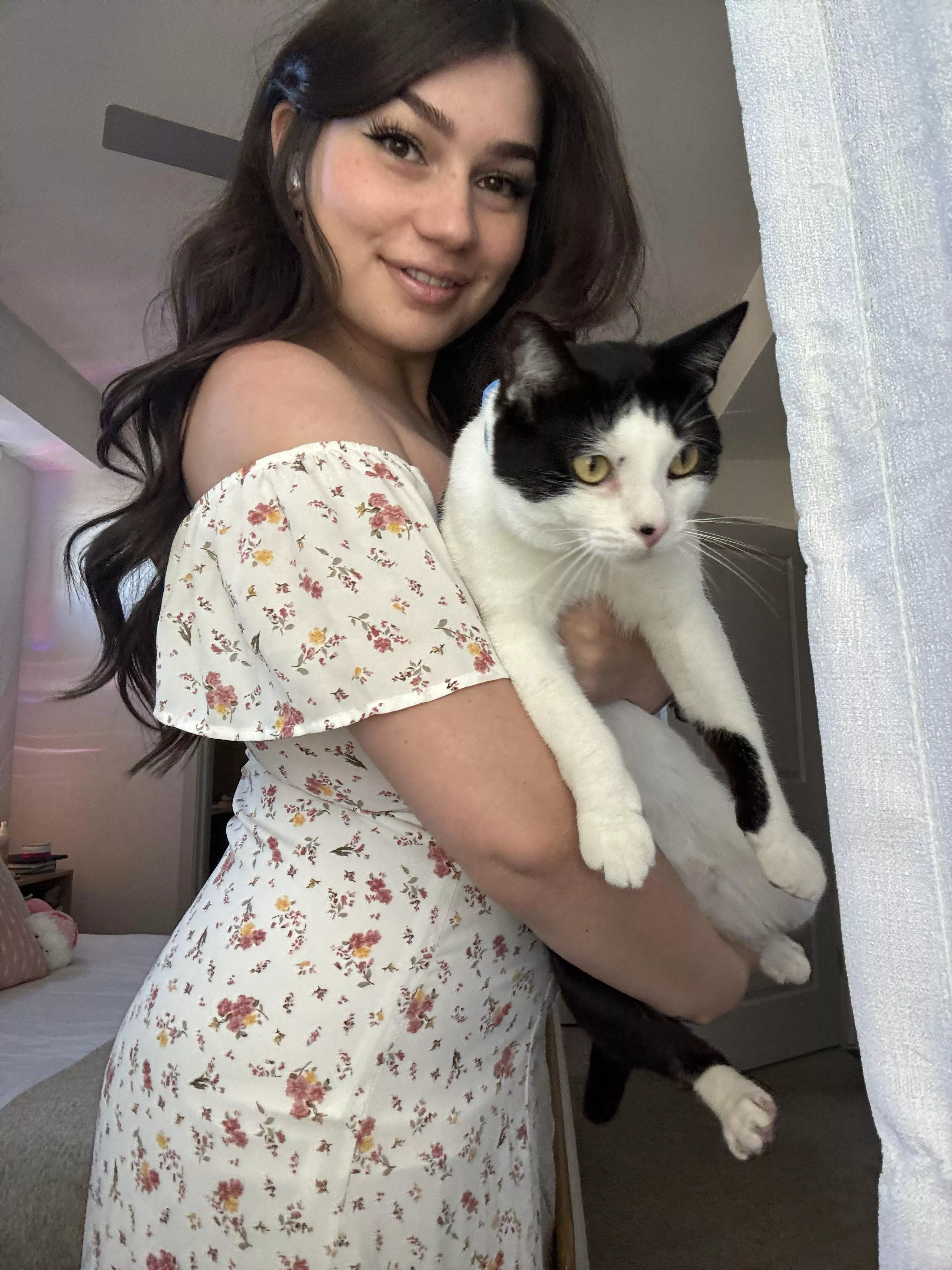 A girl and her cat 💖 half Nicaraguan half Italian