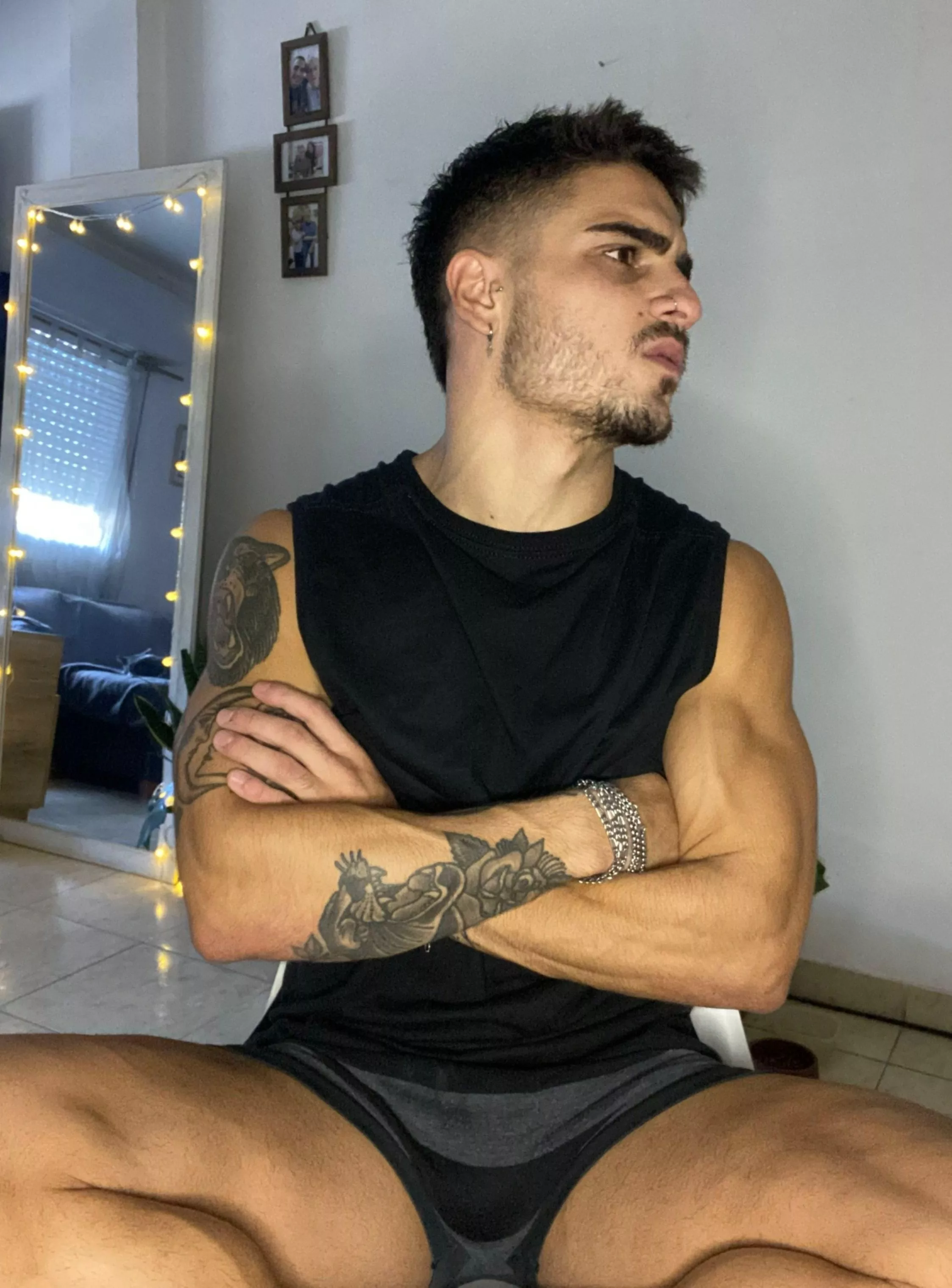 Bored and looking for a slave to pleasure me