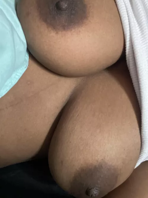 Describe my brown bumpys in 2 words