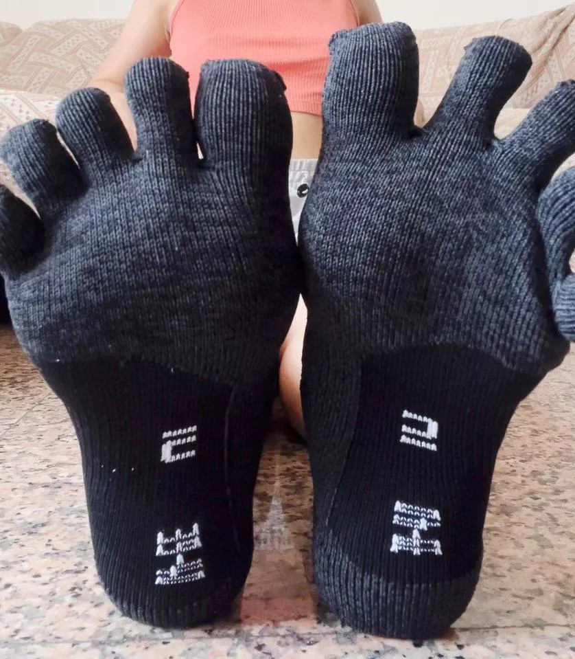 Do you like spreads in toe socks 😌