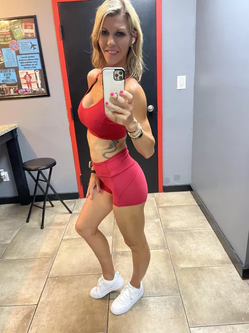 Gym moms can be hot as well
