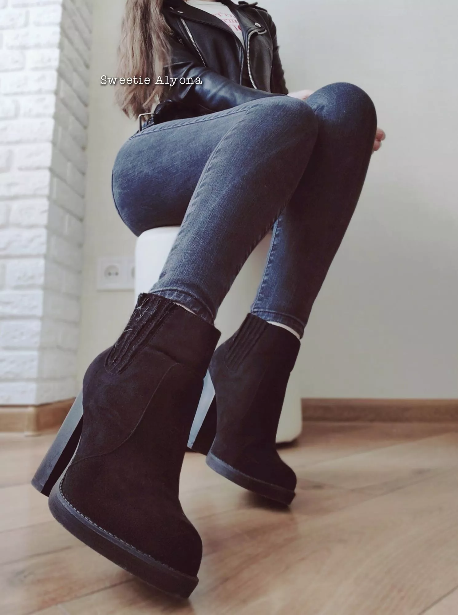 Jeans and high heels ankle boots, look of the day 