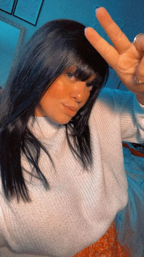 just a pre work selfie 🥹