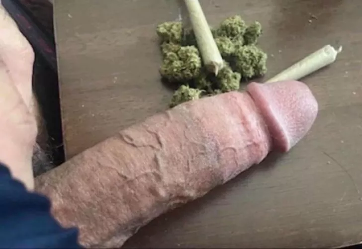 Long ass work day ti[M]e to sesh 😮‍💨💨🌿😜🤘🏽