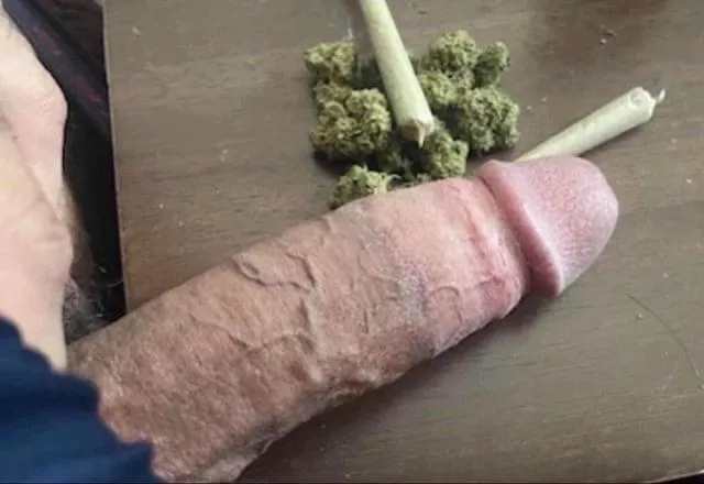 Long ass work day ti[M]e to sesh 😮‍💨💨🌿😜🤘🏽