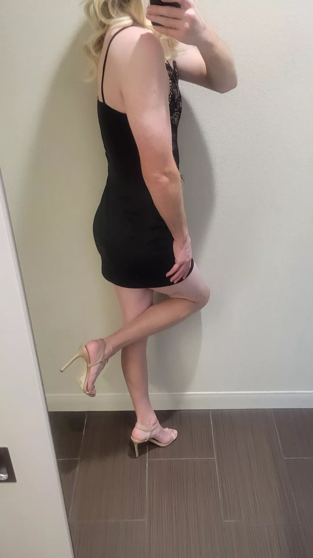 Love short dresses! Hopefully you do too 🖤