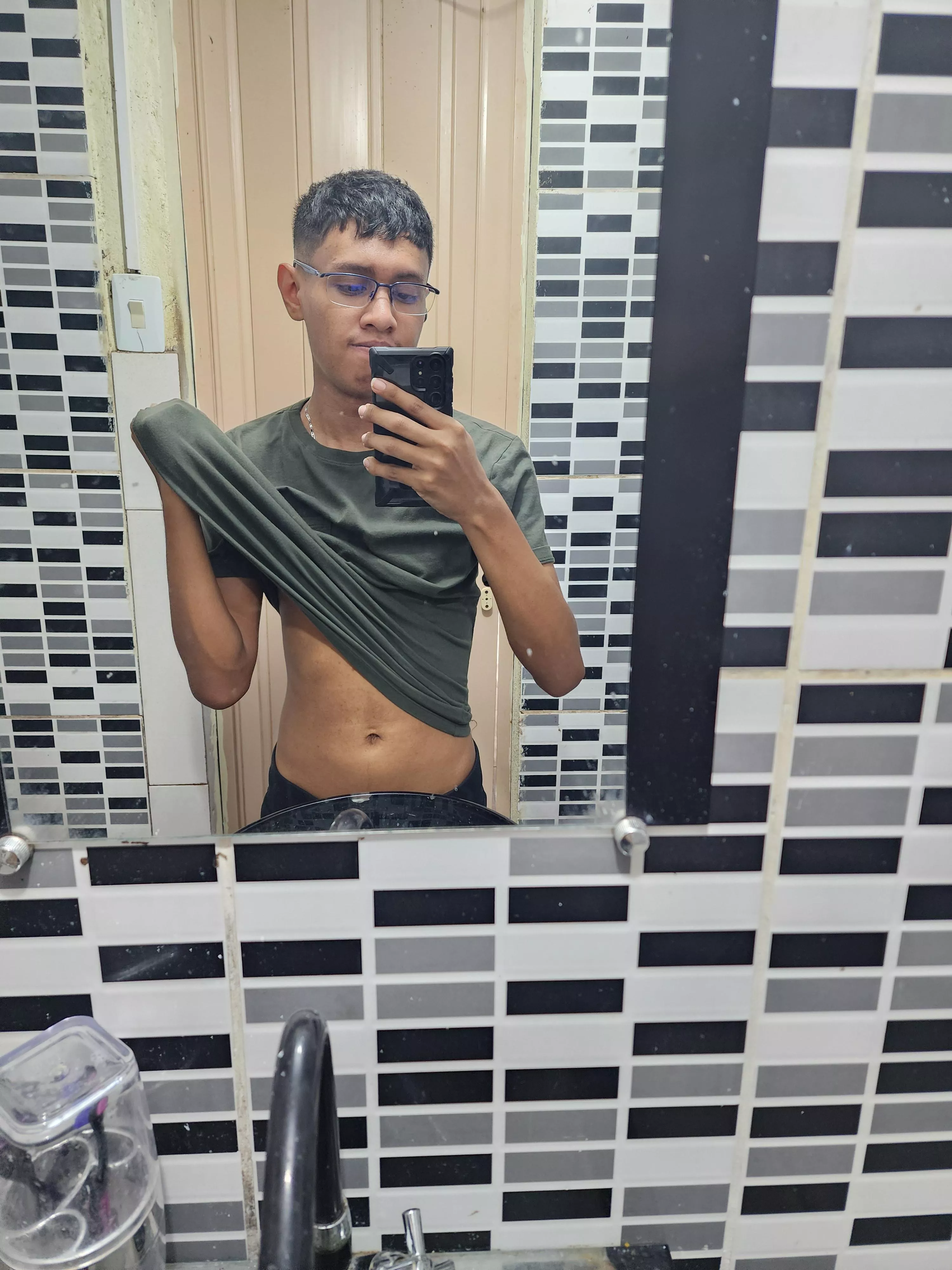 Man I have such a nerd face