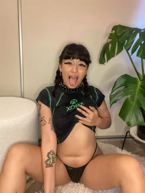 Sending my nudes to every guy that says “me’ down below