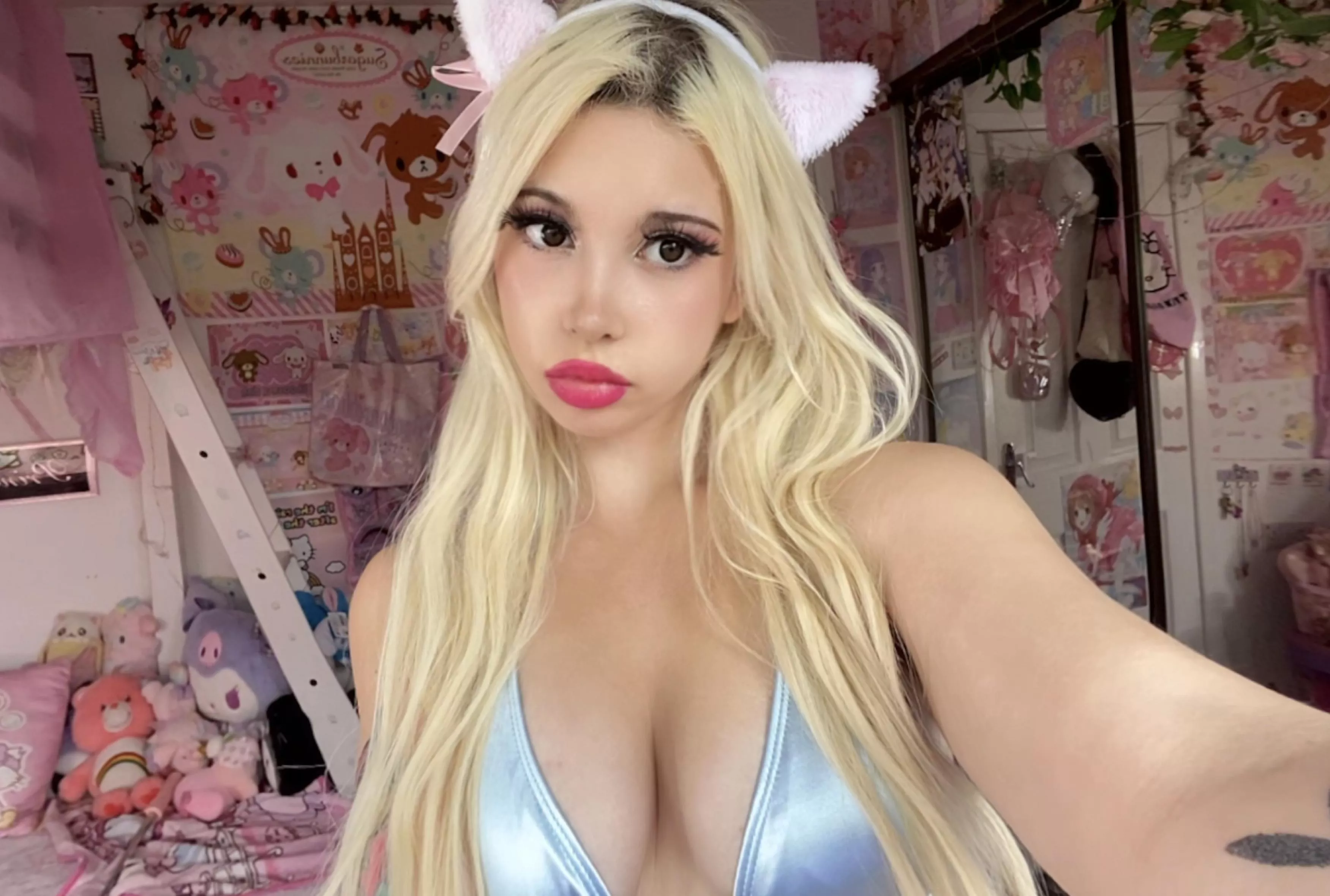 The wildest cat wanna lick you