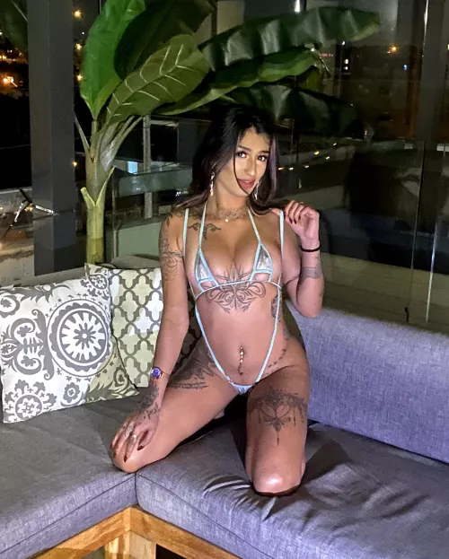 Would you skip work if I’d let you fuck me all day? 😘😘