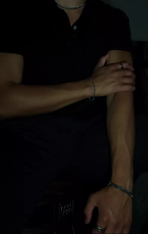 You like my arms?🫣