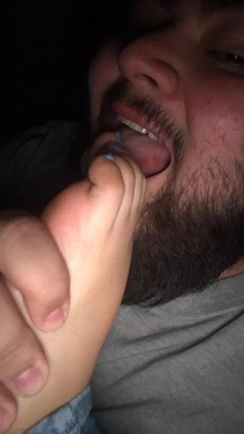29 bhm Latino 4F any girls info getting they’re toes sucked 