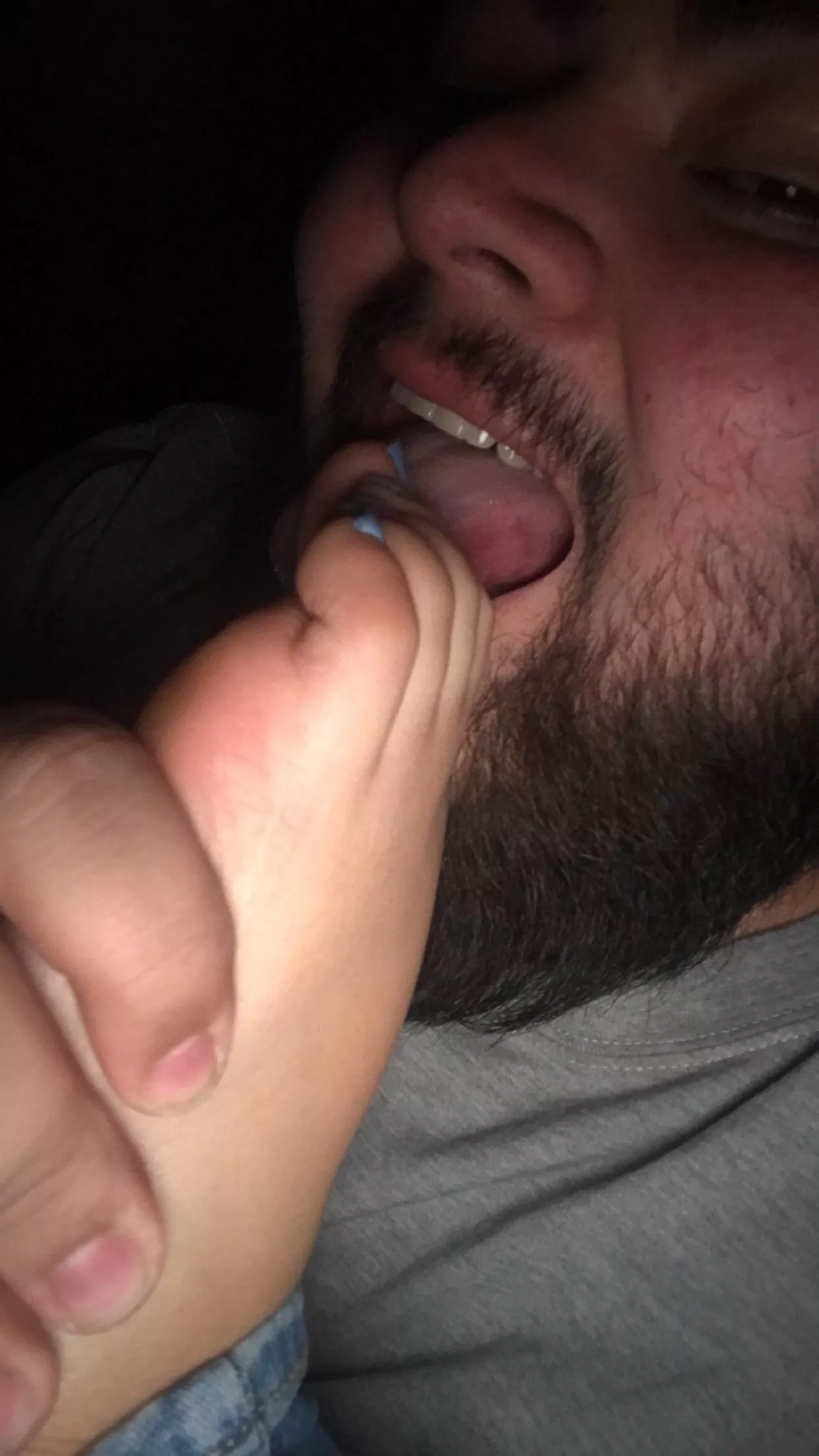 29 bhm Latino 4F any girls info getting they’re toes sucked 