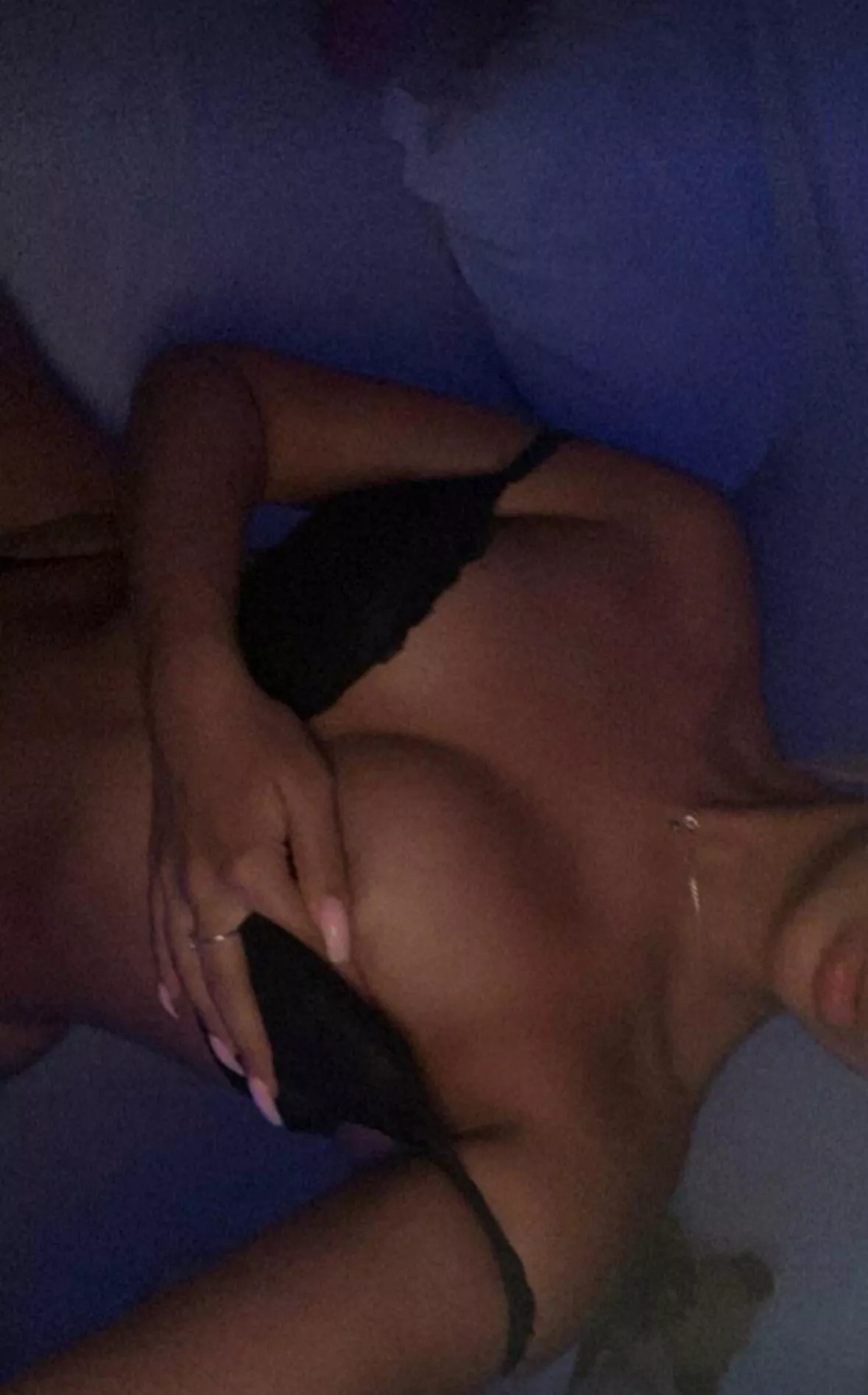 I want to be fucked so bad rn😫