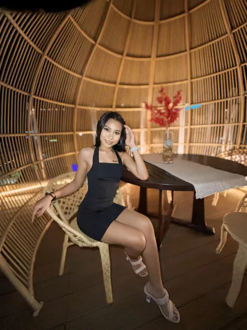 In love with this black dress