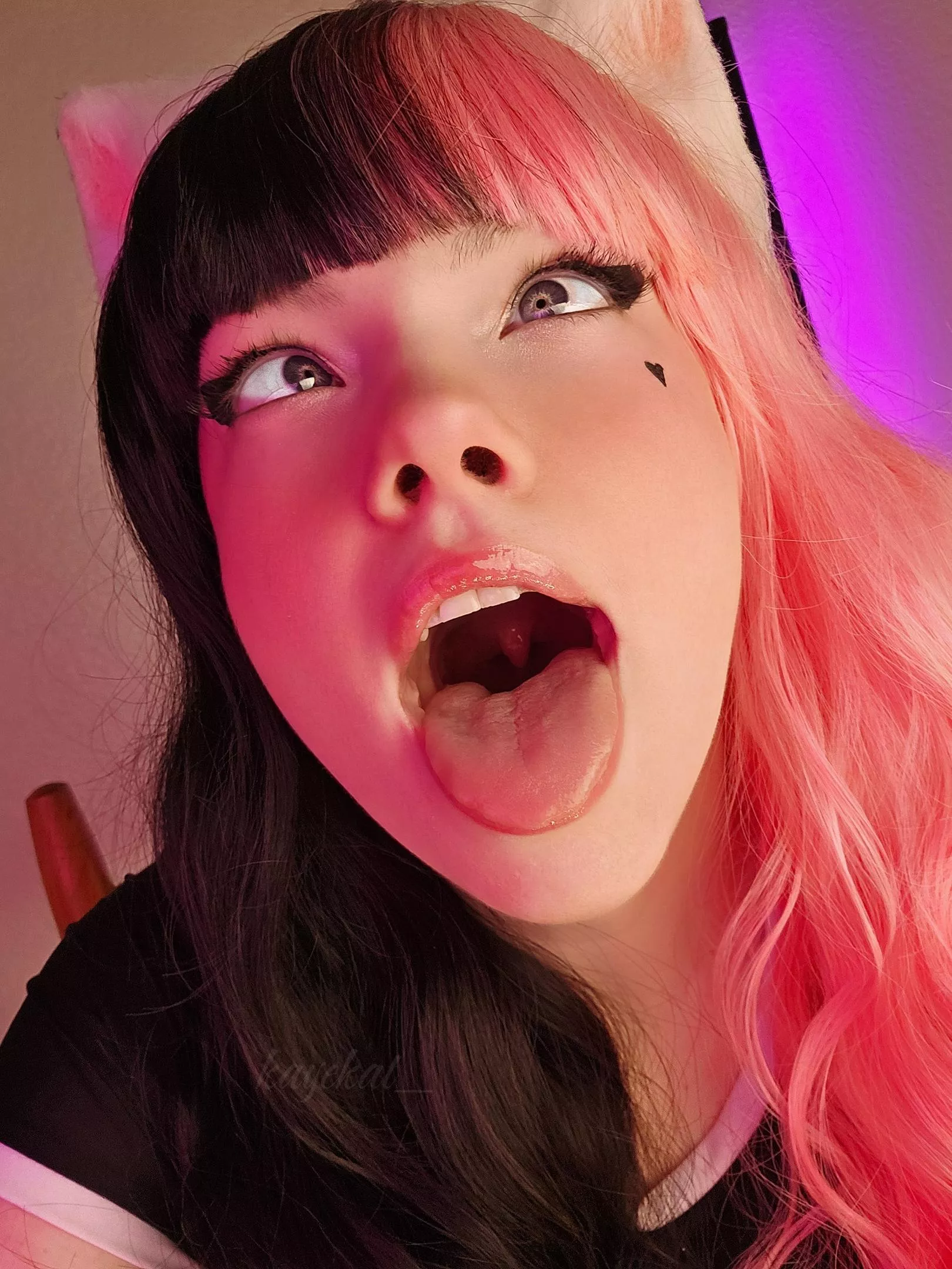 Put your cock in this kitty's mouth 