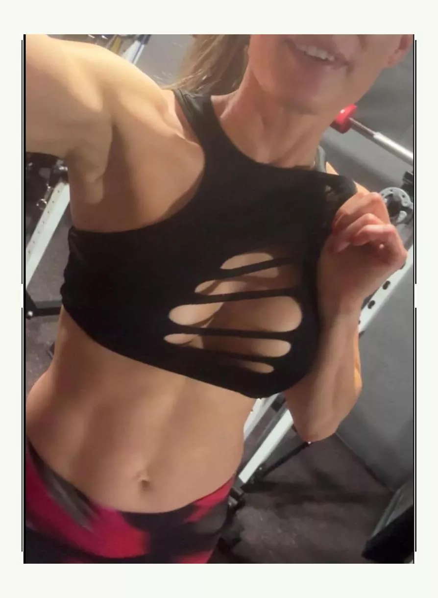 This 42 year oid “ripped” MILF would visit your gym, if you gave her a reason… (f)