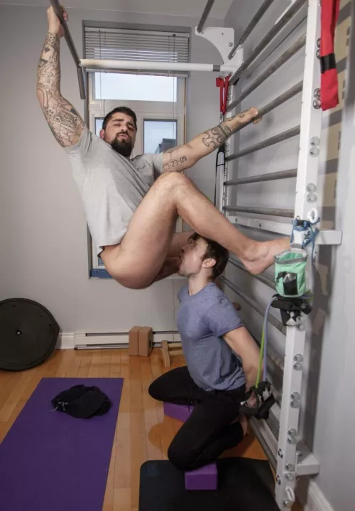 2 bros at the gym 🏋🏼