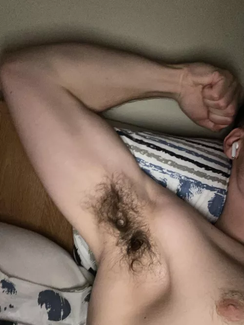 Come on bro I know you wanna sniff 👅