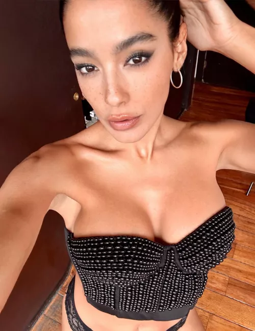 Corset cleavage for the win ;)