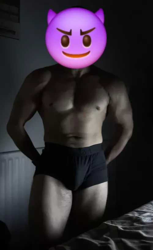 Need a experienced sub who knows what a real blowjob is. Put daddy's cock in your mouth, get it nice and wet. Make it grown and throb down your throat.