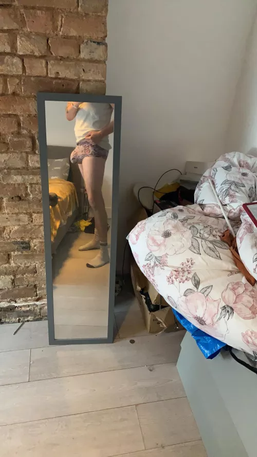 That feeling when you have the house to yourself so you can finally wank 😈