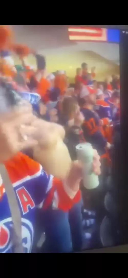 Anyone got this Edmonton Oilers fan flashing video in high def? Crazy tits on her. 