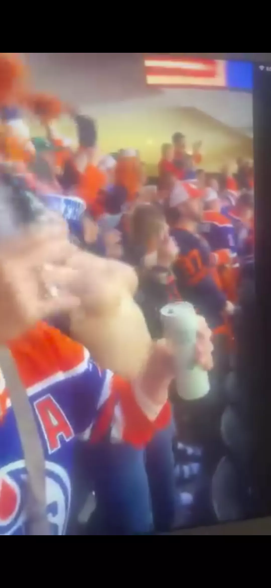 Anyone got this Edmonton Oilers fan flashing video in high def? Crazy tits on her. 
