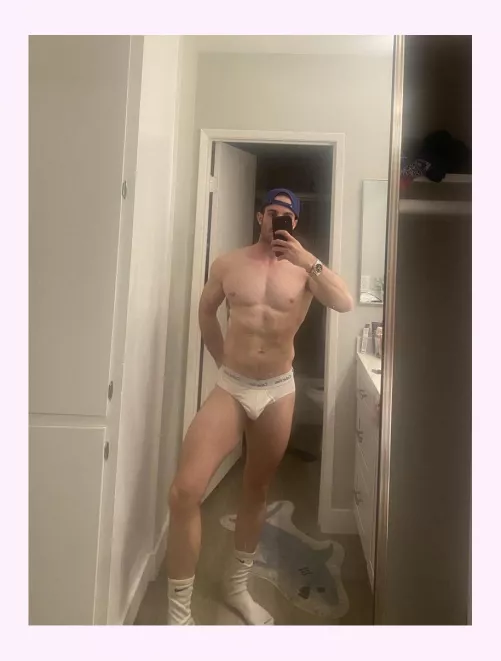 Anyone with underwear bulge kinl ?