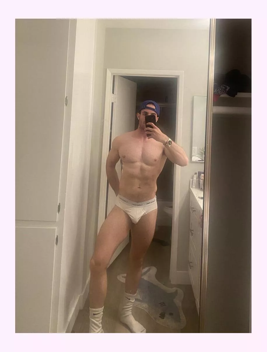 Anyone with underwear bulge kinl ?